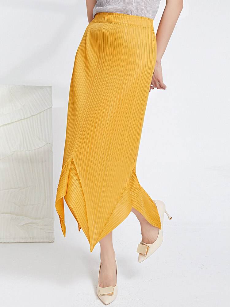 Spliced Pleated High Waisted Skirt.