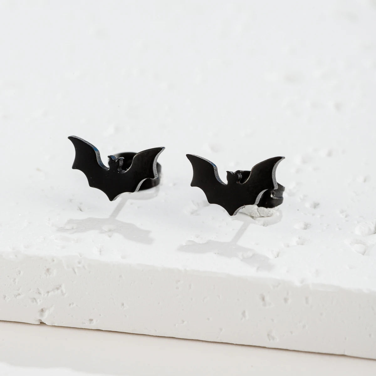 Gothic Vampire Bat Stainless Steel Tragus Stud Earring – Minimalist Halloween Piercing Jewelry for Women